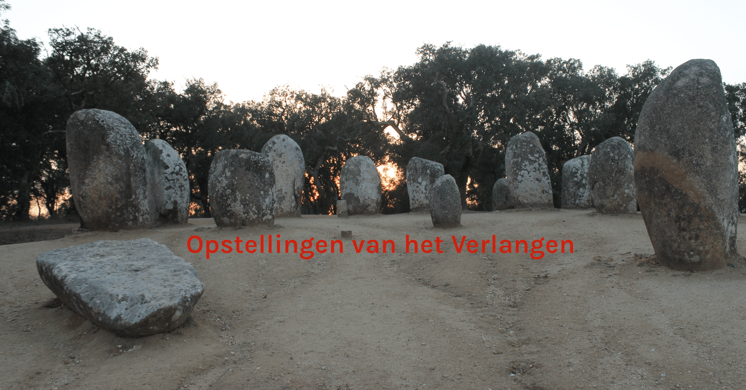 Steencirkel in Portugal met de zon die opkomt